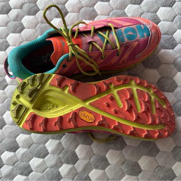 Hoka One One Speedgoat 9 EUC worn less than 20 miles - Picture 7 of 8